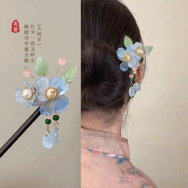 Chinese hairpin with tassels