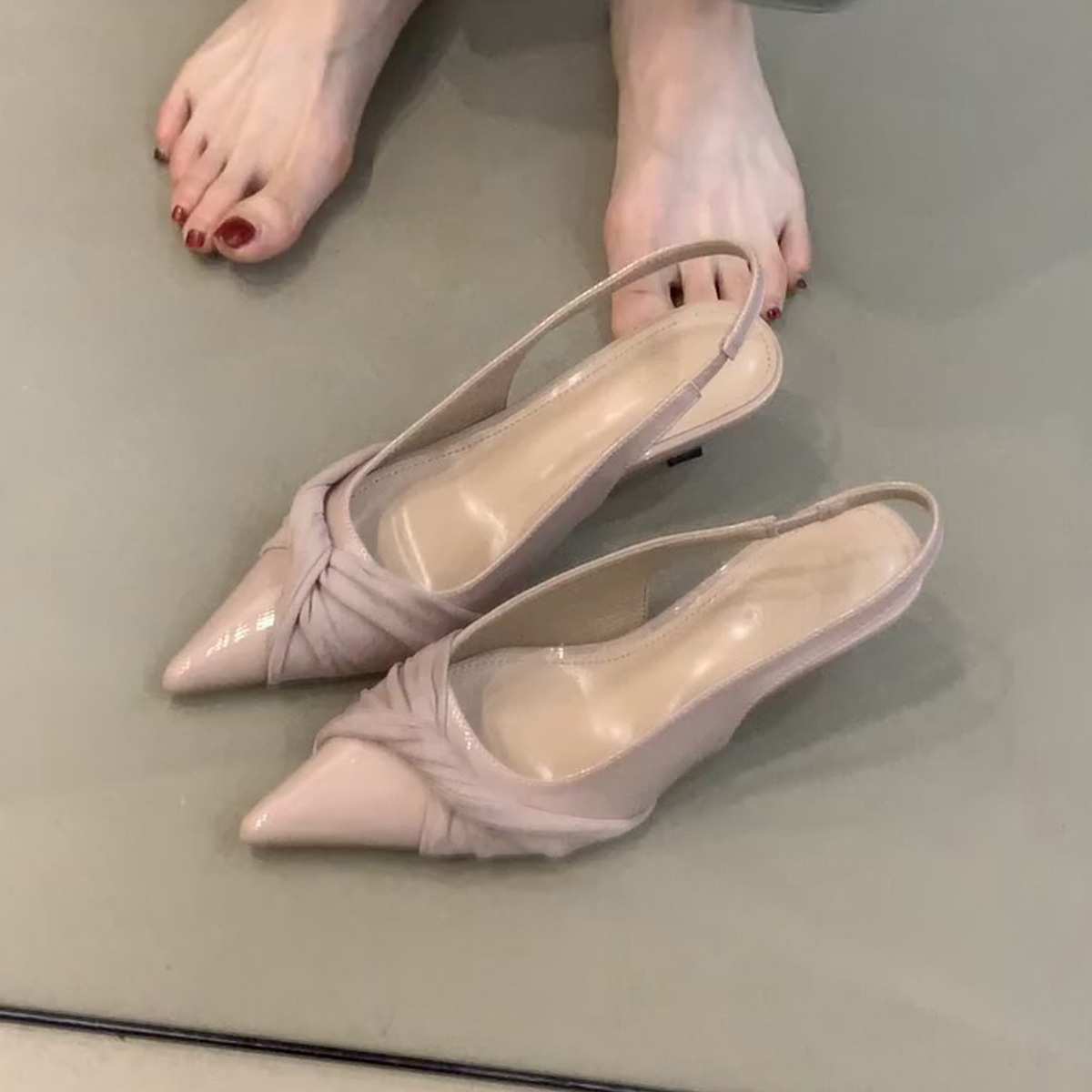 French-Style Gentle Temperament Pointed-Toe High Heels for Women, Shallow Mouth Pleated Low-Heeled Single Shoes with Open Back and Closed Toe Sandals