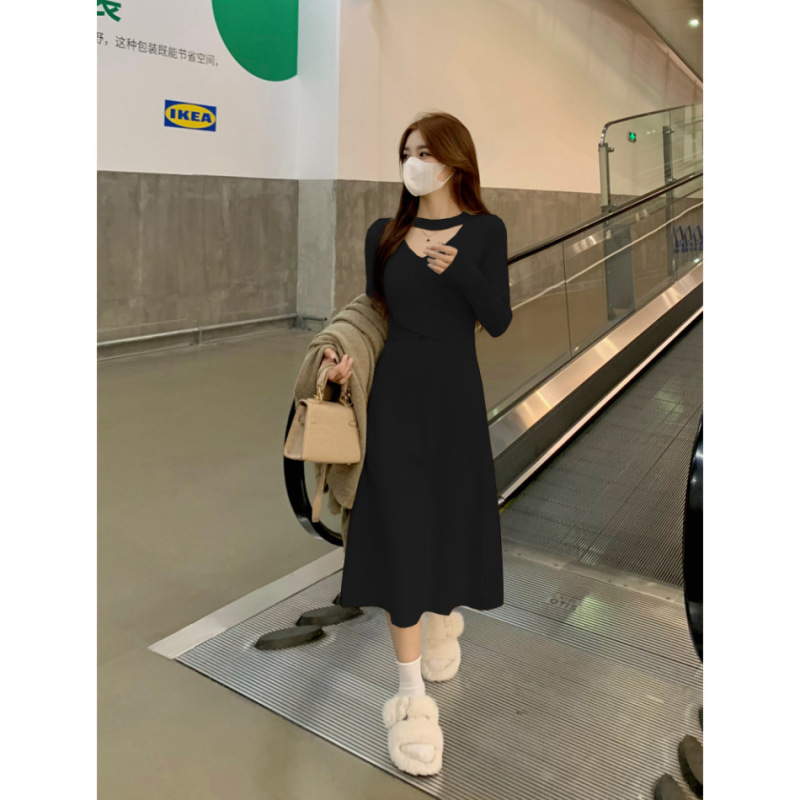 温柔风挂脖针织打底连衣裙子女2025新款秋冬气质显瘦内搭a字长裙|undefined
