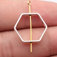 20x18mm 孔径约1.8mm 1.4g 多色 几何镂空六边形边框穿孔珠子