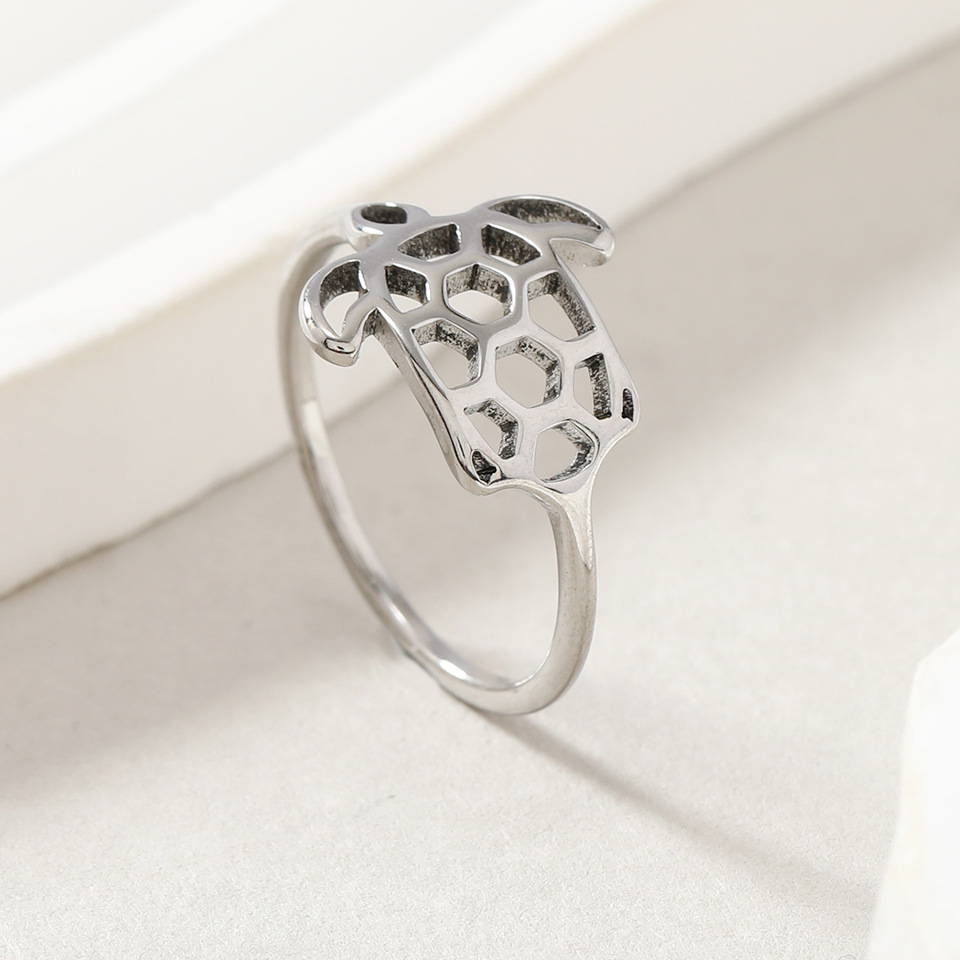 Europeo y americano de moda transfronteriza todo-Partido de titanio anillo de acero lindo mascota de corte hueco tortuga anillo de acero inoxidable fábrica de la joyería image 6