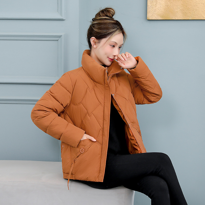 2023 invierno nuevo comercio exterior moda femenina temperamento de viaje simple ligero brillante con ropa de algodón de pluma corta image 8