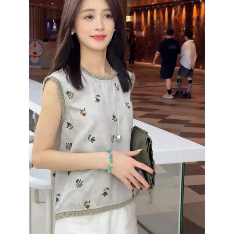Korean Style 2026 Summer New Printed Vest Shirt, Elegant and Age-Reducing, Slimming and Tummy-Concealing Top for Petite Figures Korean Style 2026 Summer New Printed Vest Shirt, Elegant and Age-Reducing, Slimming and Tummy-Concealing Top for Petite Figures