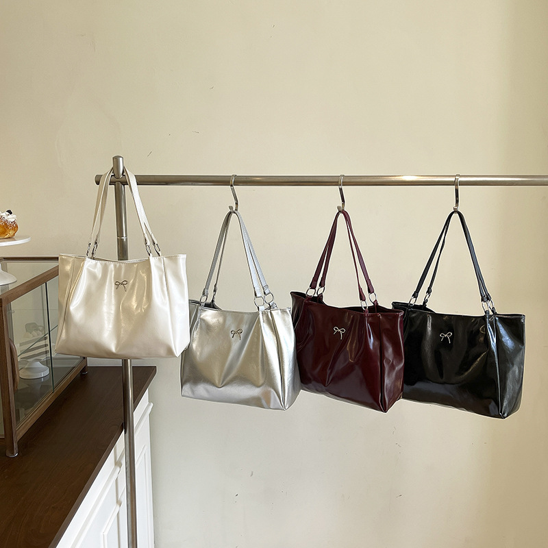 Retro large-capacity bow bag for women, 2026 new style, soft leather with a glossy finish, versatile tote bag for commuting