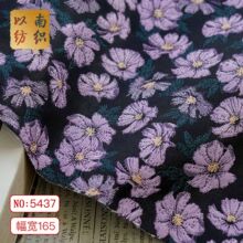 �͹���@�L��ɫС�黨ɫ���R�����σ����B��ȹ����Ů�b�ľ��Ứ��