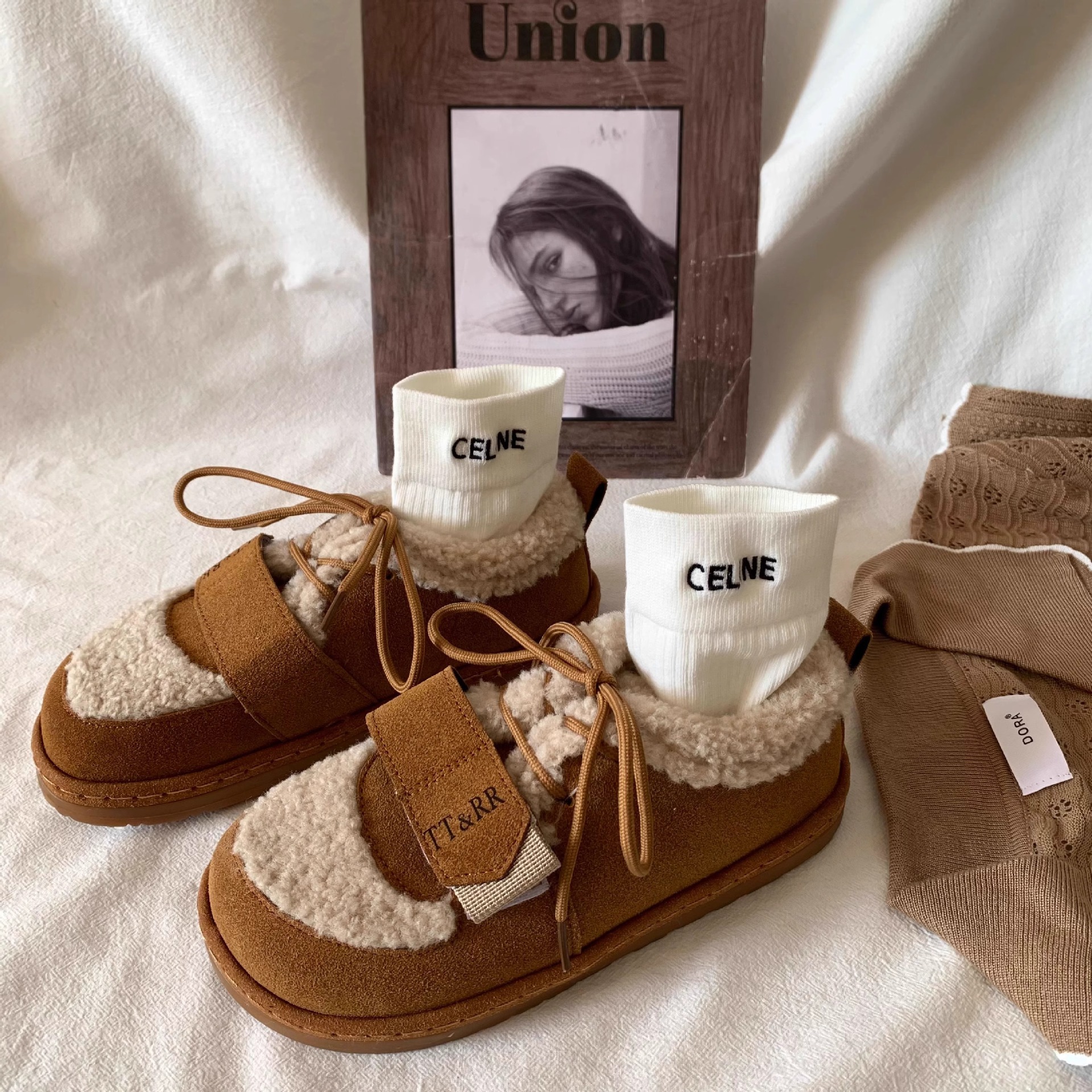 Calore ~ ​​Stivali innevati da donna 2023 Nuovo calore invernale, peluche e peluche addensato, scarpe di cotone brutte e carine_voghion.com