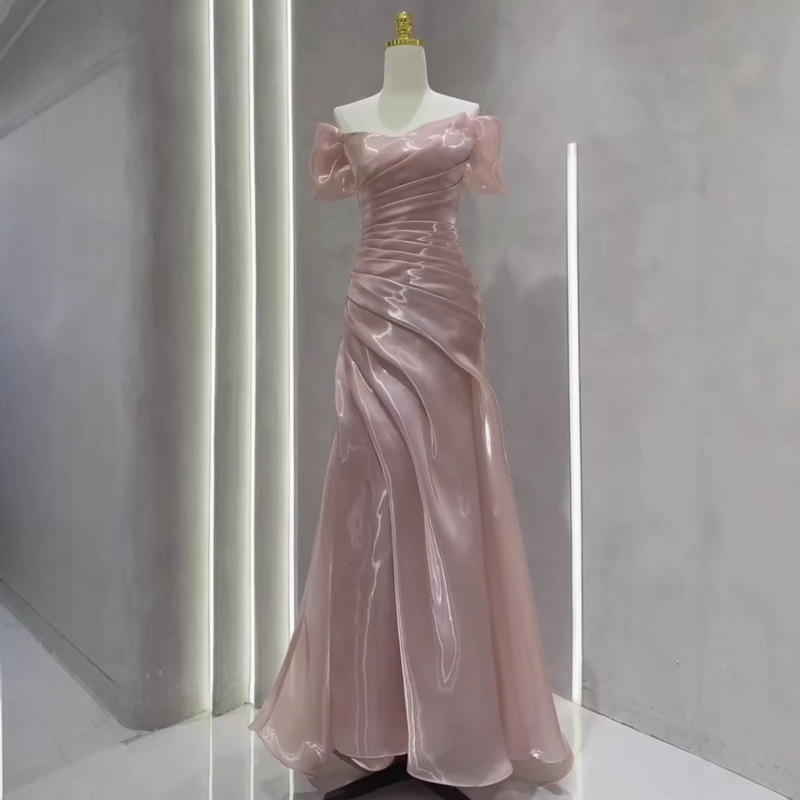 Pink Evening Dress with One-Shoulder Design, Gentle Style, Wedding and Engagement Dress, Fairy-Like Banquet Dress with a High-End Feel, Adult Ceremony Dress