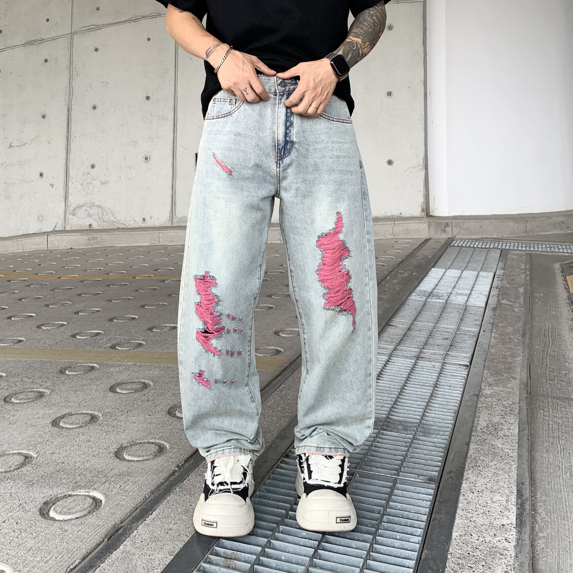 Washed denim American style distressed jeans, trendy loose straight leg men's jeans jacket, other mid-to-retro men's jeans.