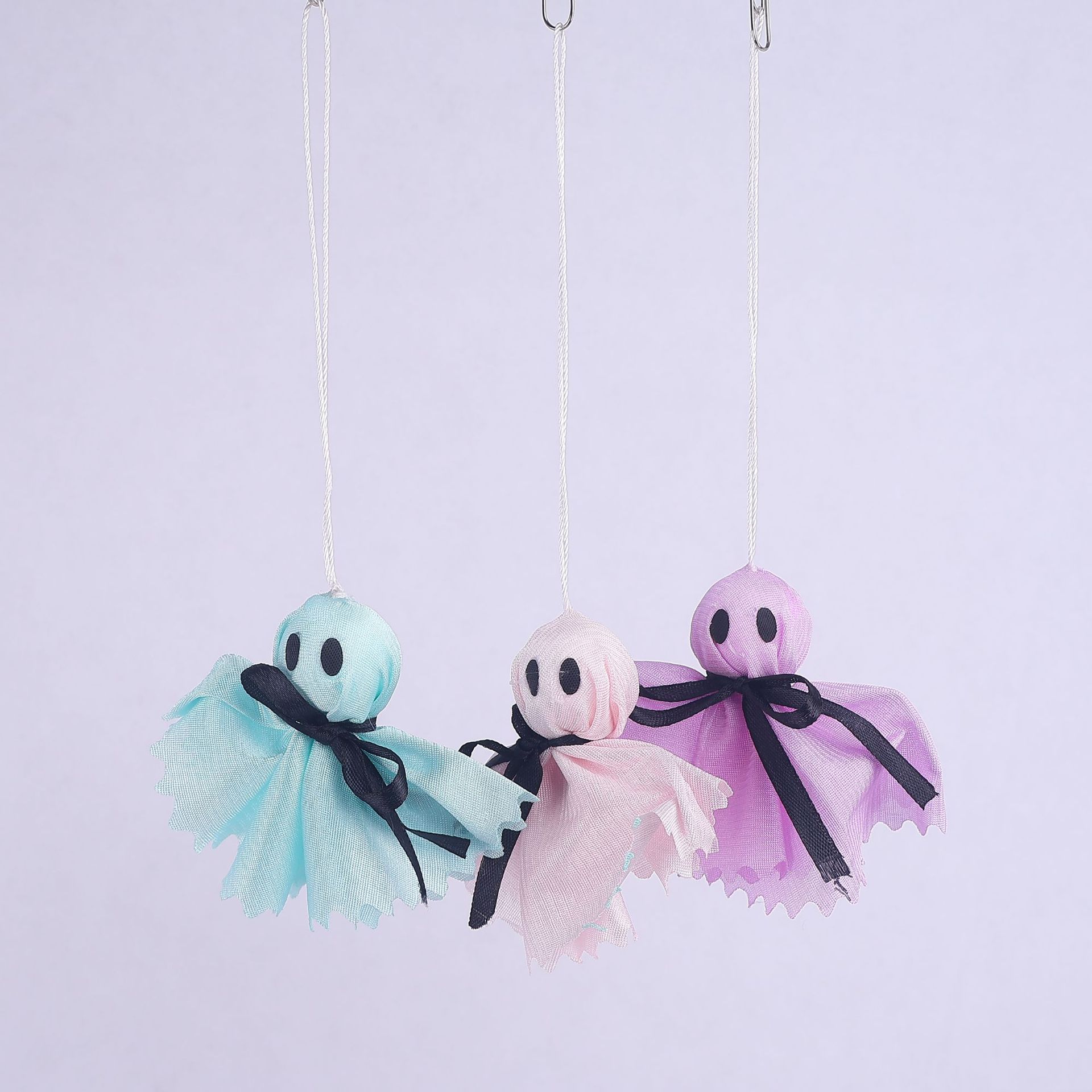 Colgante fantasma de color de Halloween Decoración de ambiente de Halloween Colgante pequeño mariposa fantasma colgante multicolor fantasma