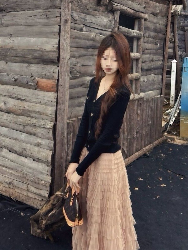 New Trendy French-Style Spicy Girl Knit Top and High-Waisted Youthful Skirt Mesh Cake Set, Same Style as Popular Influencers on Kuaishou New Trendy French-Style Spicy Girl Knit Top and High-Waisted Youthful Skirt Mesh Cake Set, Same Style as Popular Influencers on Kuaishou