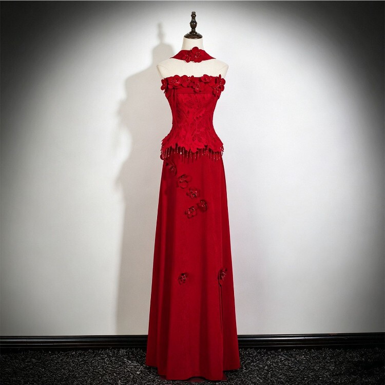 Red strapless dress for toasting, petite bride engagement dress, new Chinese style 2026 model, stunning light luxury morning robe