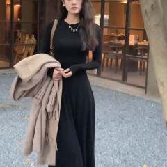 赫本风黑色长袖连衣裙子早秋季女装2025新款法式气质修身显瘦长裙