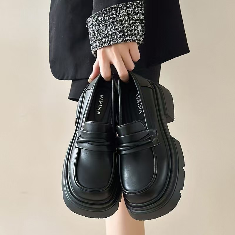 Zapatos de cuero de estilo británico de tacón grueso de suela gruesa para mujer 2025 nuevo estilo primavera y otoño zapatos de mujer de un solo pedal zapatos individuales zapatos de música negros