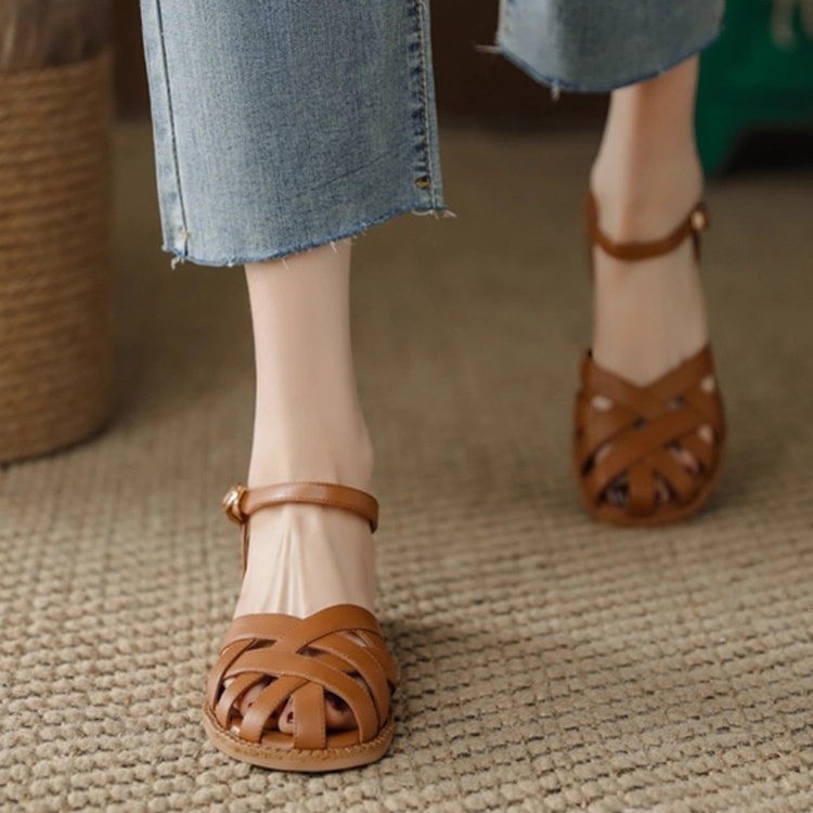 Retro brown summer fashionable woven sandals made of soft leather