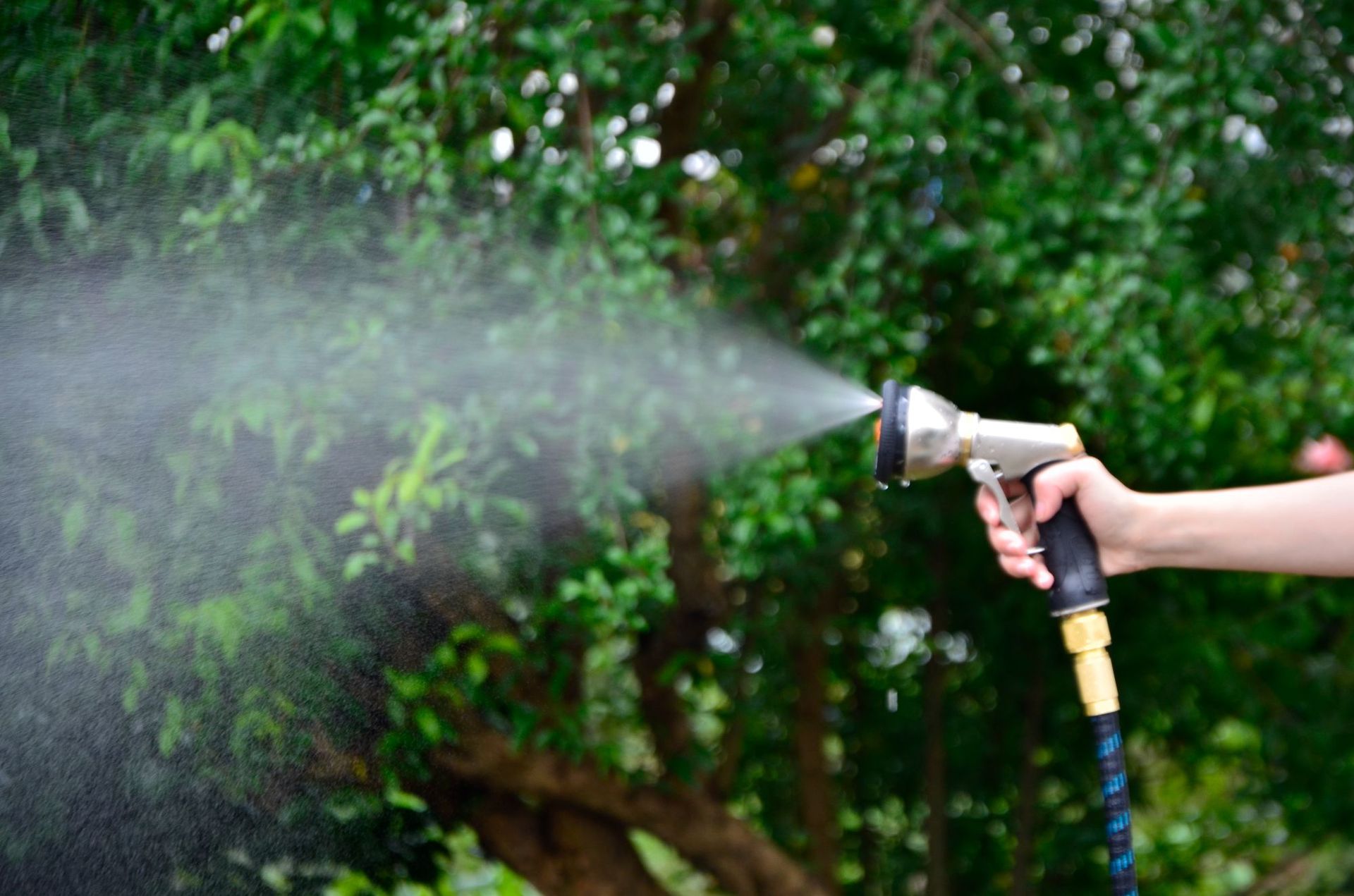 Telescopic water hose high pressure car washing water gun household washing car watering tool easy to store magic tube blue and black