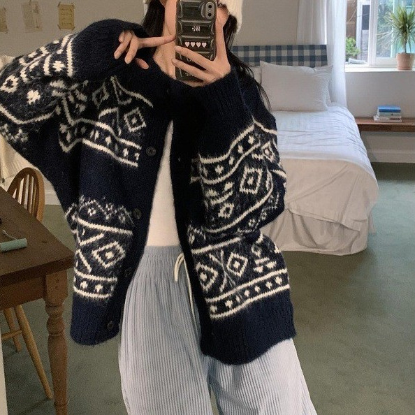 Autumn and Winter 2025 New Korean Style Diamond Pattern Loose Soft Sweater Retro Fashion Round Neck Knitted Cardigan Top for Women