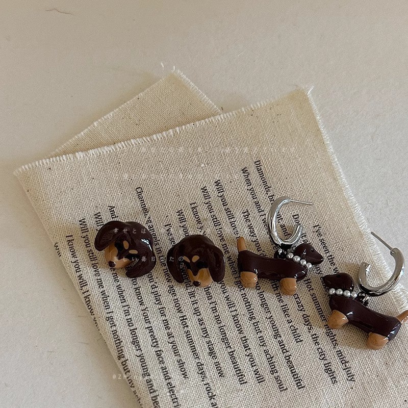 Small design cute sophisticated fashionable elegant earrings