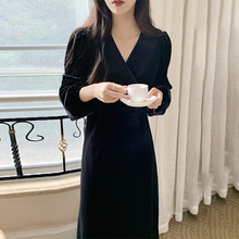 韩国chic秋季复古气质V领一片式系带收腰显瘦泡泡袖丝绒连衣裙女
