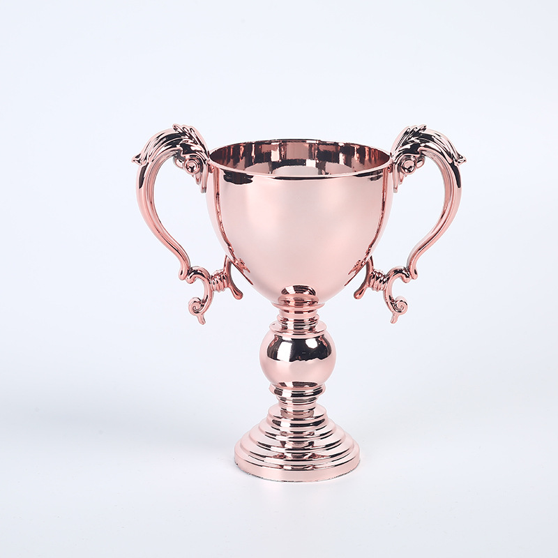 Inventario de trofeos de plástico pequeños adornos para niños incentivar regalos de plástico proceso galvanizado trofeos personalizados en blanco sentido superior