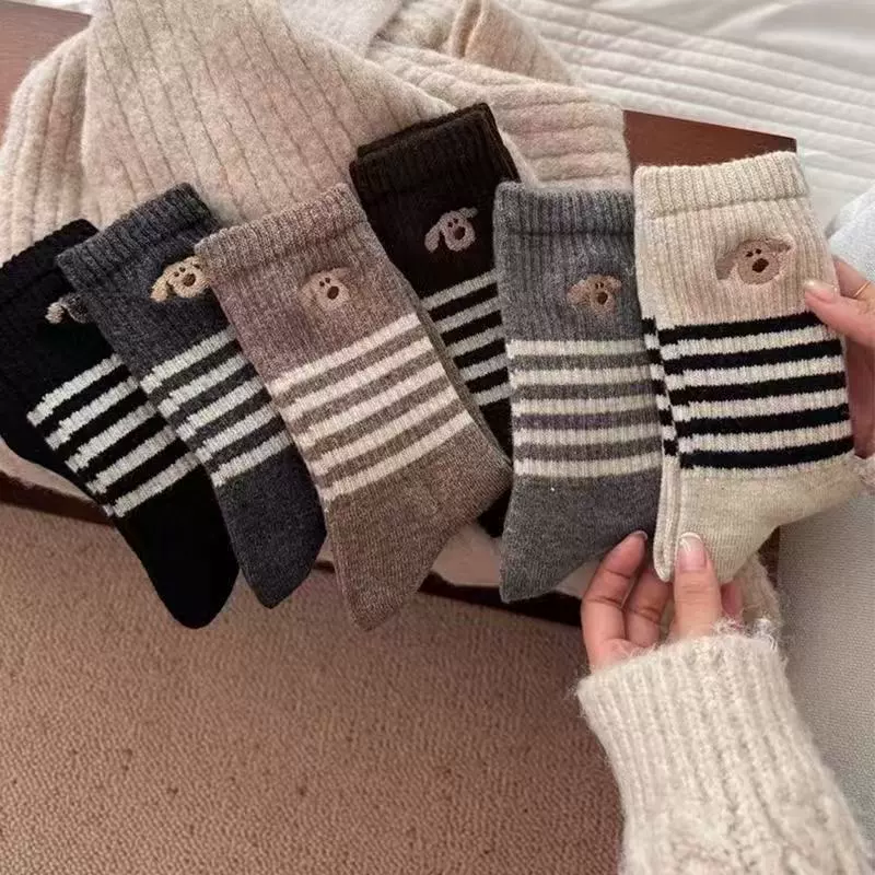 Носки женские средние трубочки зимние толстые полоски корейские сплошные длинные цилиндры ins допамин уложенные носки колледжа стиль дикий