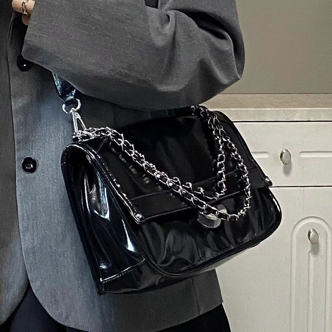 Bolsos de alta gama de nicho para mujeres portátiles 2025 nueva cadena con bolsos de hombro único de gran capacidad