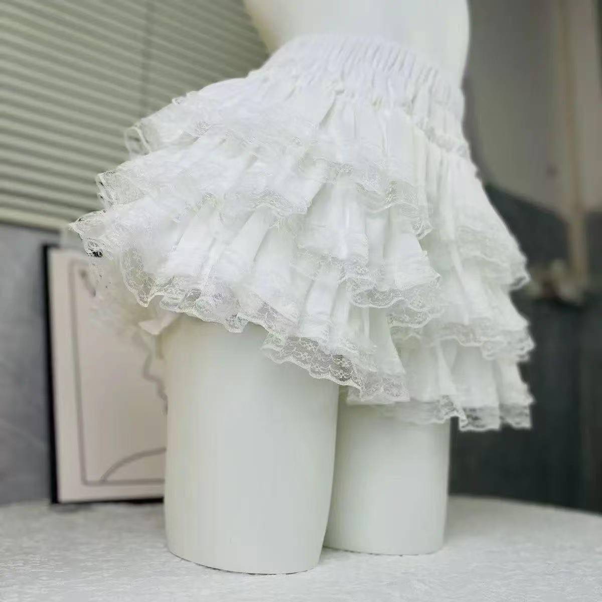 Lace High-Waist Puffy Mini Skirt, Black One Size, French Sweet Style — detail image 4
