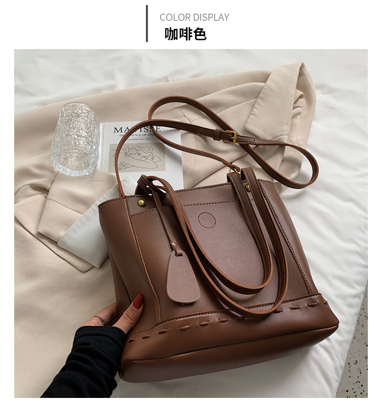 Large Capacity Bag Women's Bag 2021 New Fashion Autumn Winter Retro Shoulder Messenger Bag Versatile High Sense Tote Bag display picture 5