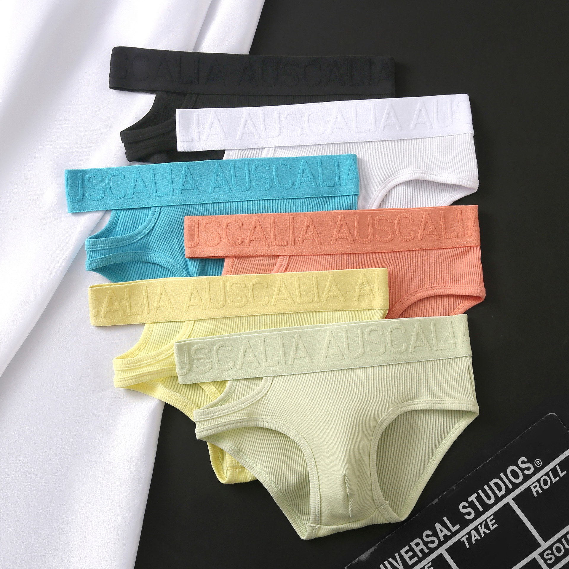 Auscalia Sexy Low-Waist Men's Briefs Threaded Cotton Simple Convex Bag Crescent Opening Pure Color Underwear