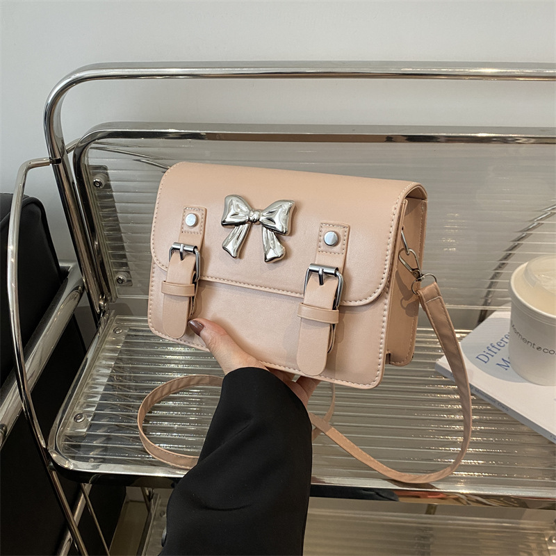 Temperamento bolso de arco para mujeres 2024 primavera nuevo estilo versátil en un hombro mochila popular este año bolso cuadrado