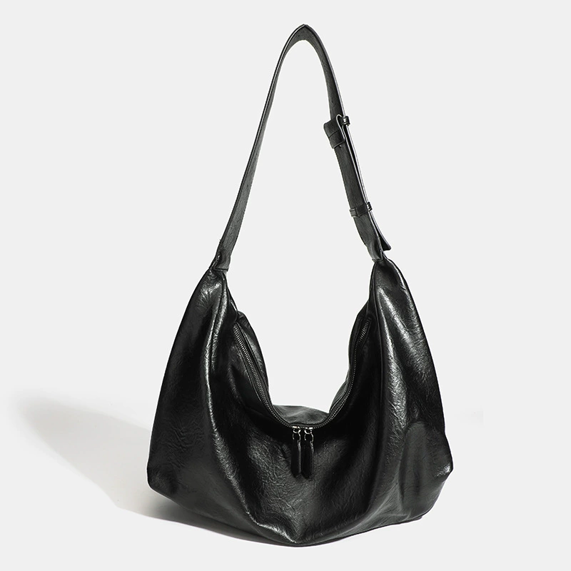 Retro capacious black shoulder bag, one-shoulder bag