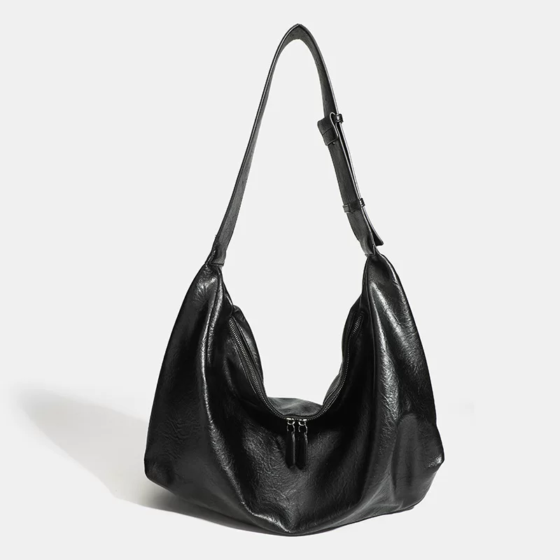 Retro capacious black shoulder bag, one-shoulder bag