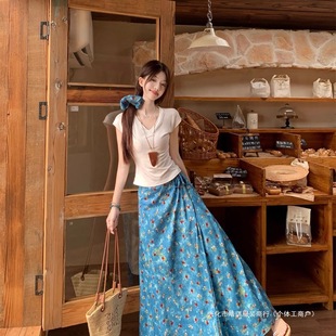 Kumikumi Fashion Suit White V Neck Short-Sleeved T-Shirt Women's Summer High-Waist Slim Floral Skirt Two-Piece Set