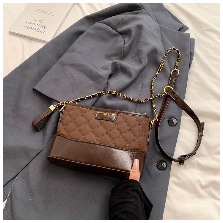 Bolso pequeño con hilo de bordado de diamante de fuego súper caliente femenino 2024 nuevo bolso de mensajero de un solo hombro de cadena salvaje