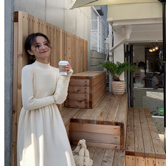 冬季配大衣内搭赫本风法式毛衣裙杏色半高领打底针织连衣裙女秋冬