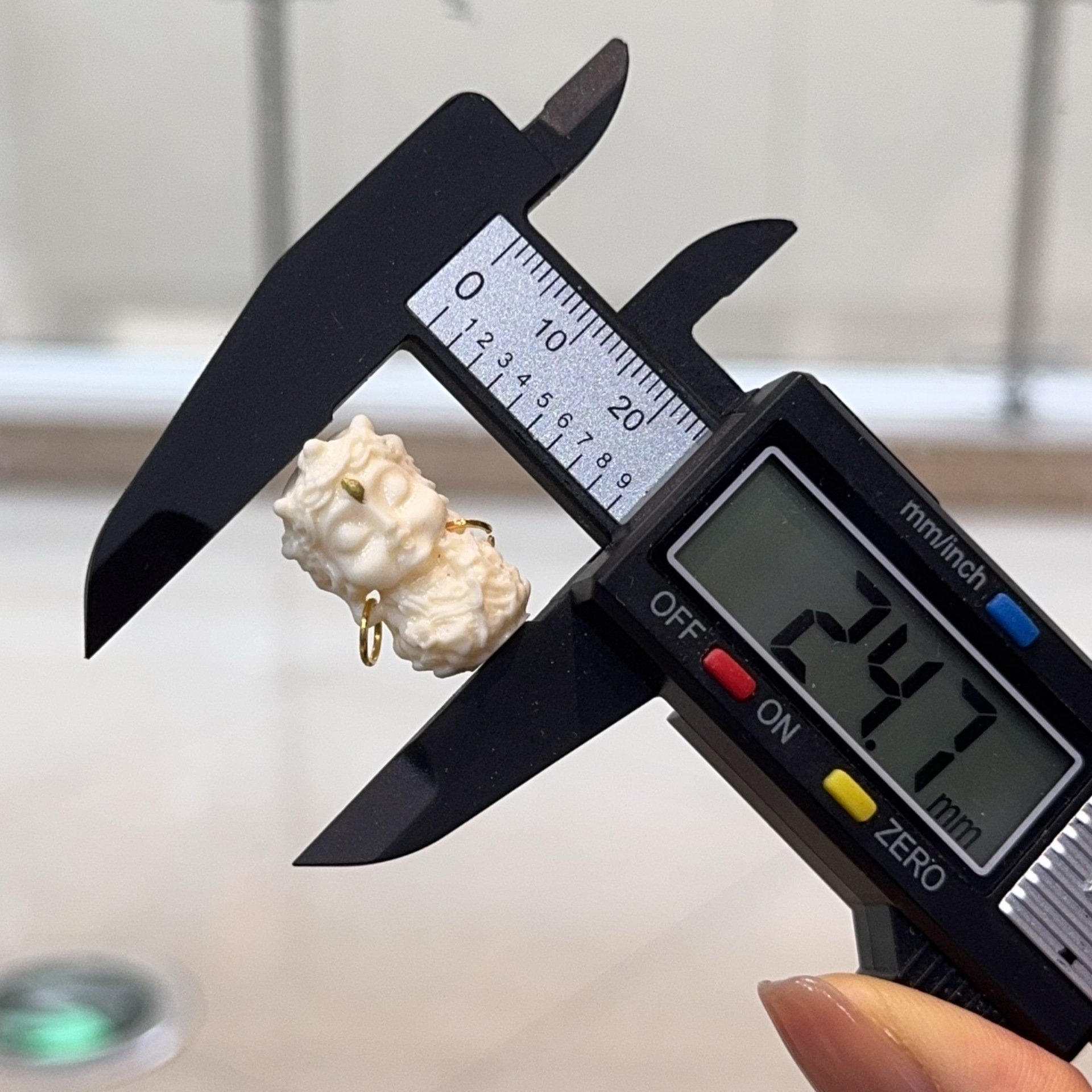 Explosions Accessories Ivory Fruit Carving Mother Inlaid Duobao Gold Pendant Dim Bead DIY Jewelry Pendant Powder Press Factory