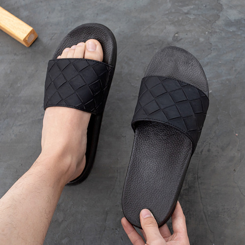 New European and American-style plus-size solid-color slippers for men—home indoor couple flip-flops, PVC casual slippers.