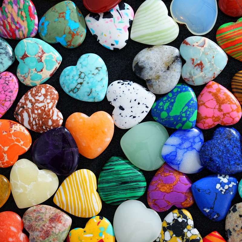 Cross-border best-selling crystal raw stone, heart-shaped pink crystal, amethyst heart-shaped loose stone ornaments, gemstone DIY jewelry accessories Cross-border best-selling crystal raw stone, heart-shaped pink crystal, amethyst heart-shaped loose stone ornaments, gemstone DIY jewelry accessories