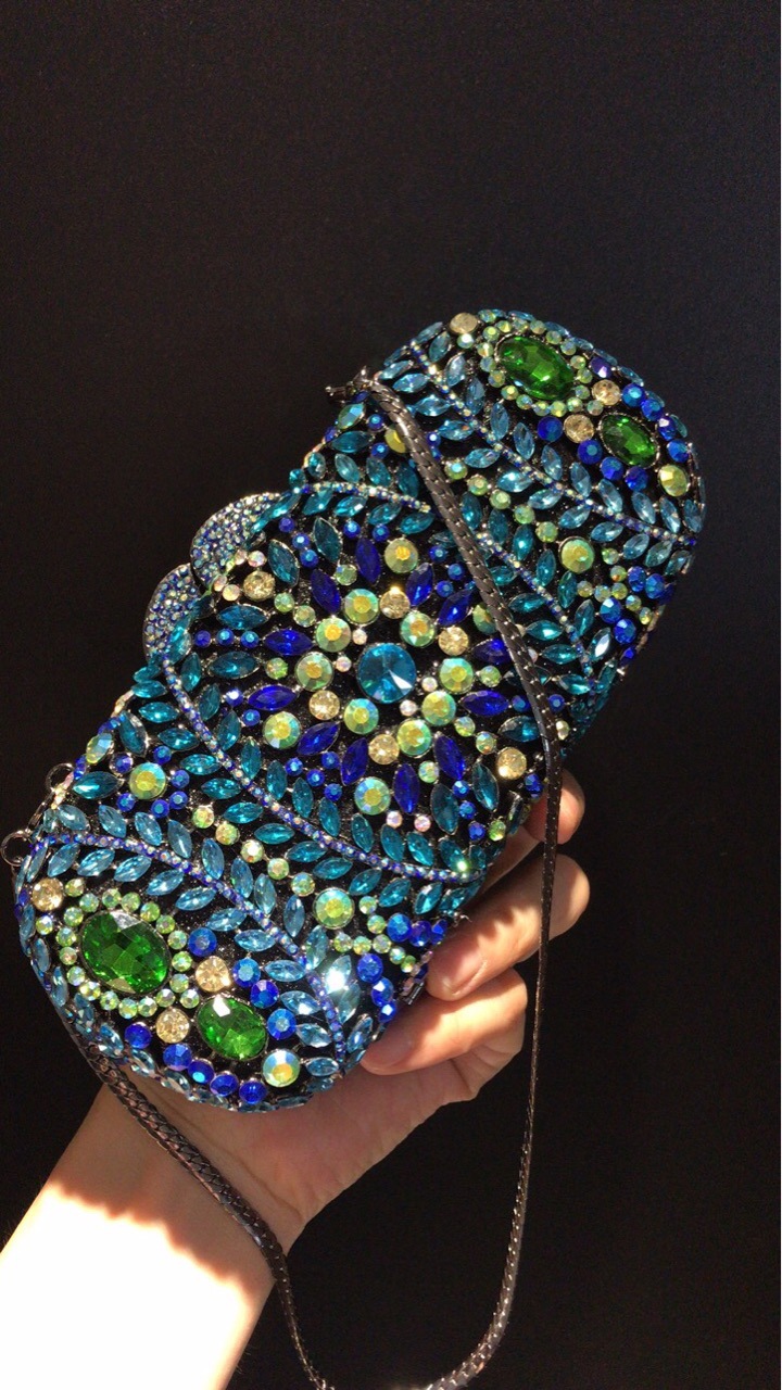 Túi clutch dạ hội nữ đính kim cương sang trọng — Màu Sâm panh
