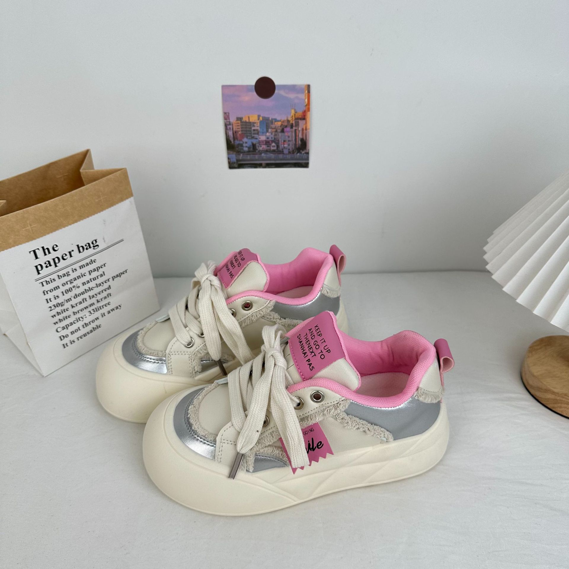 Zapatos de skate de fondo grueso y de altura baja de las niñas de la escuela deportiva universal zapatos de lona casuales 2025 primavera zapatos de mujer coreanos