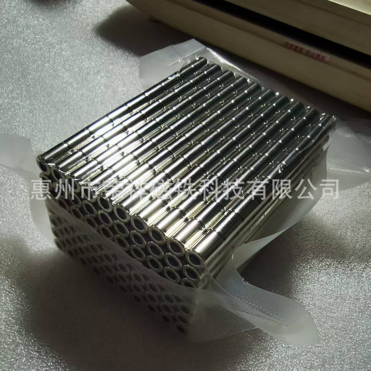 方形磁铁15*10*5  镍   （海尔贝克磁铁 黄金色磁铁 磁场展示）