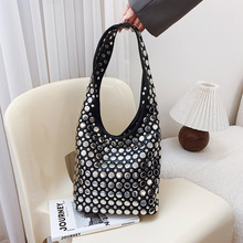 欧美时尚手提女包2025约姿新款休闲水桶包个性潮酷圆点铆钉腋下包
