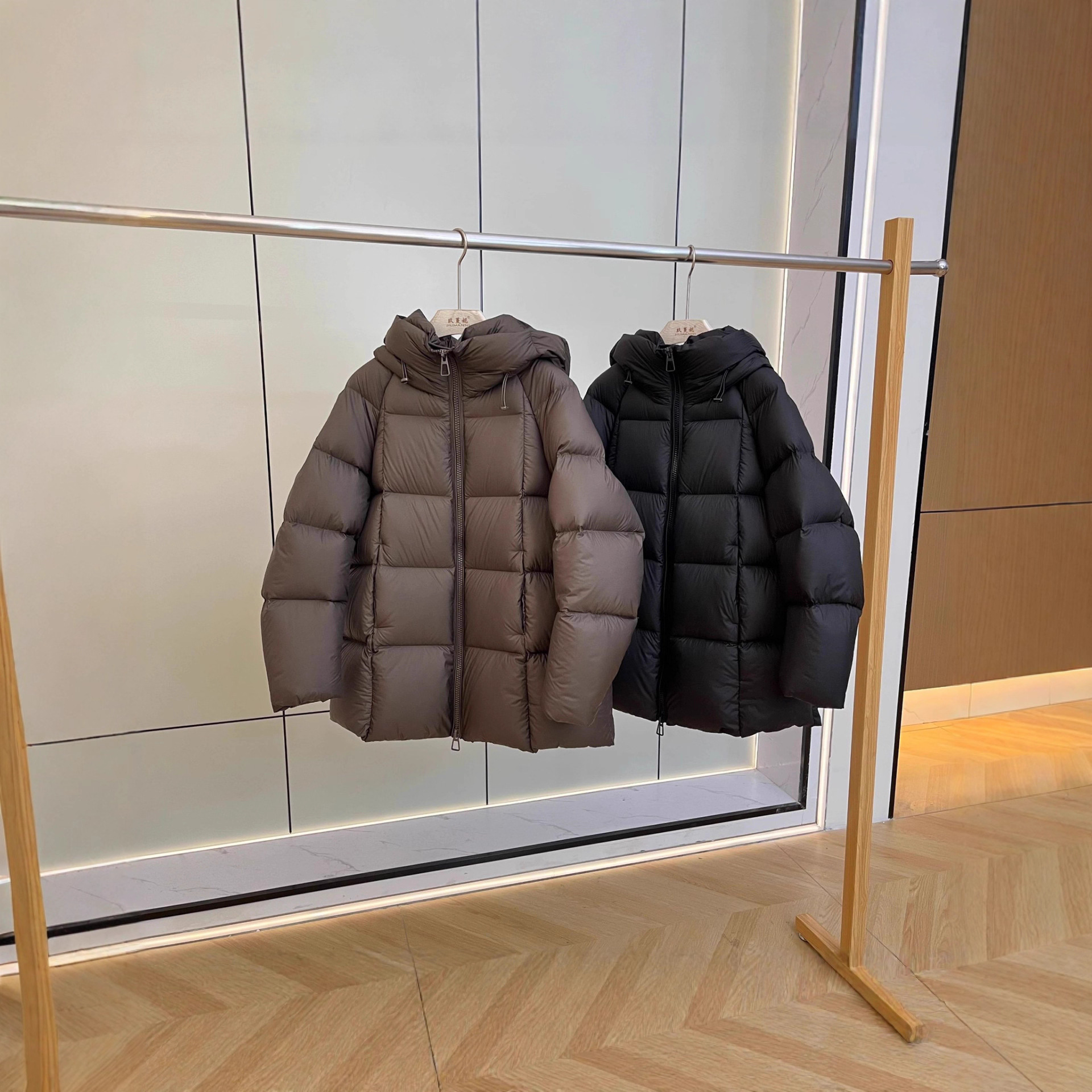 White Goose down Winter New down Jacket, Extreme Cold Thickened Design, Windproof Mid-Length Loose Coat with Hood, Women's Puffer Jacket