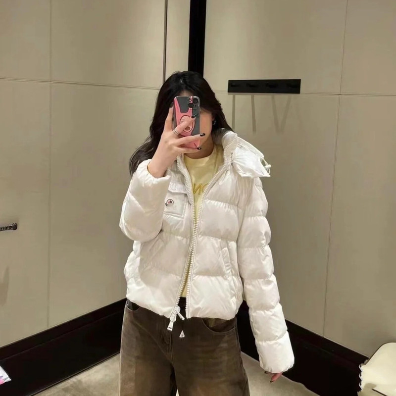 Correct version from transit warehouse, original label, Mengjia Andro, ice cream cream color scheme, 90% duck down hooded down jacket Correct version from transit warehouse, original label, Mengjia Andro, ice cream cream color scheme, 90% duck down hooded down jacket