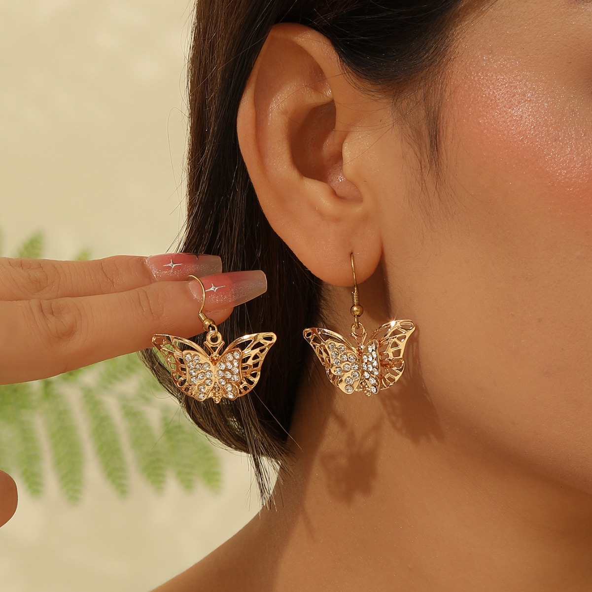 Europa y América retro alto estilo barroco dorado exagerado ins personalidad diamantes pendientes de mariposa