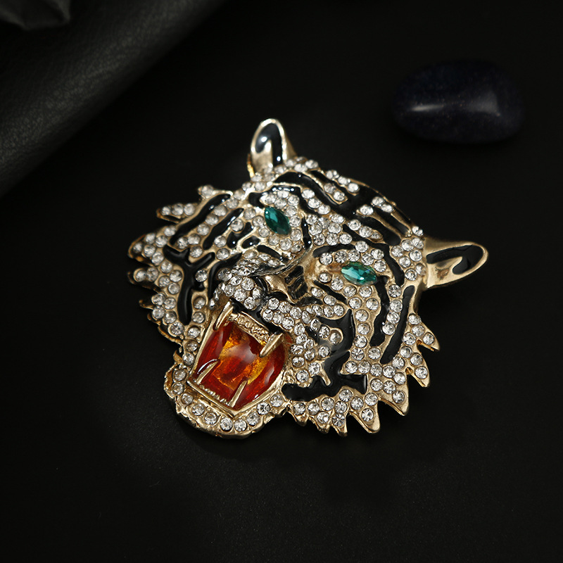 Einzigartige, kreative, mit Diamanten besetzte dominante Brosche für Herren mit zwölf Sternzeichen, Tigerkopf, Tier-Anstecknadel, Halskette mit doppeltem Verwendungszweck_voghion.com