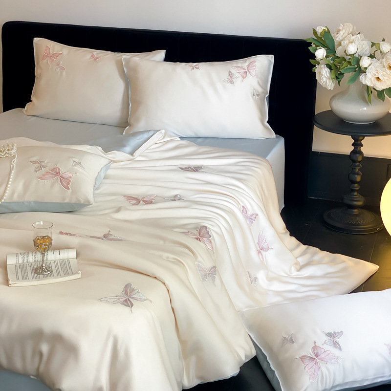 Sensación de alta calidad 60 piezas de cama de seda de cuatro piezas, sábanas frescas de verano, funda de edredón, nueva ropa de cama 2025