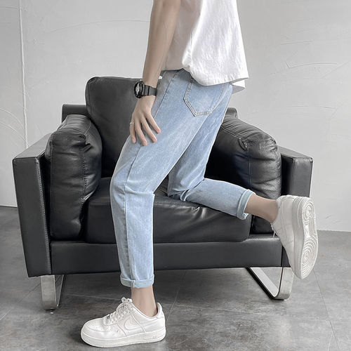 Summer lightweight light-colored cropped denim pants, loose-fit men's trendy brand-style Korean-style slim-fit skinny pants with a cool, edgy vibe.
