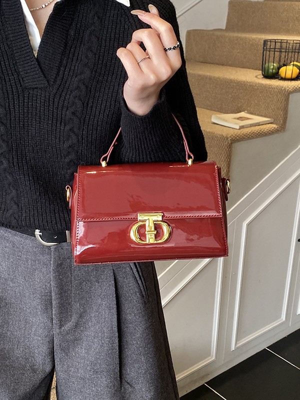 Hong Kong estilo retro bolso de mano de alto nivel, bolso de hombro de nicho retro, simple y versátil, bolso de lujo ligero y de moda.