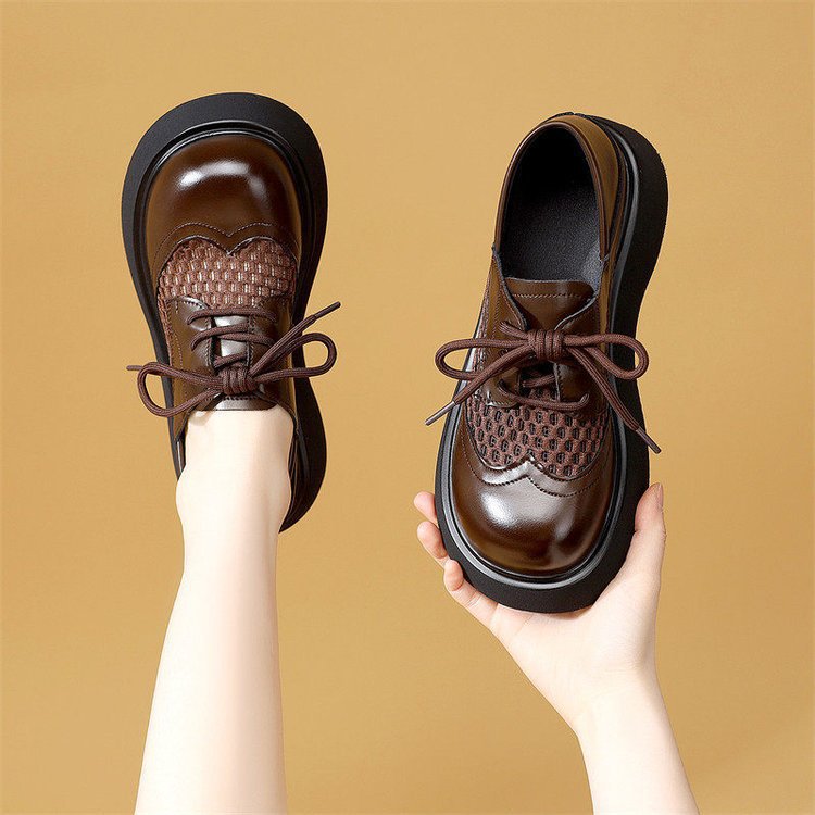 Dos zapatos de malla de aire permeable Lefour para mujeres verano 2026 nuevo aumento de altura de lazos huecos sandalias de sola sola sola suave