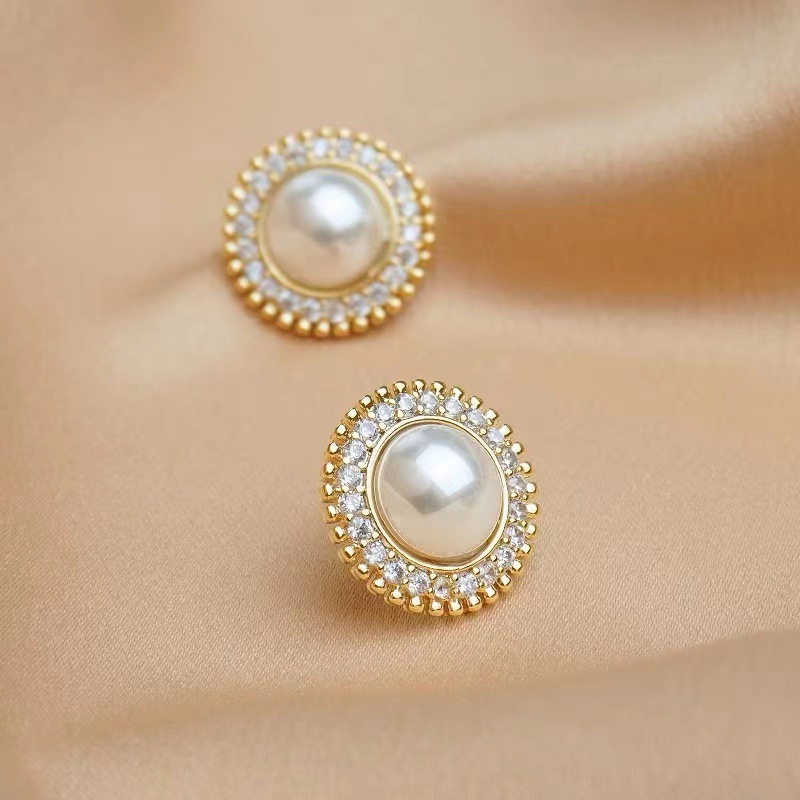 Earrings from pearl